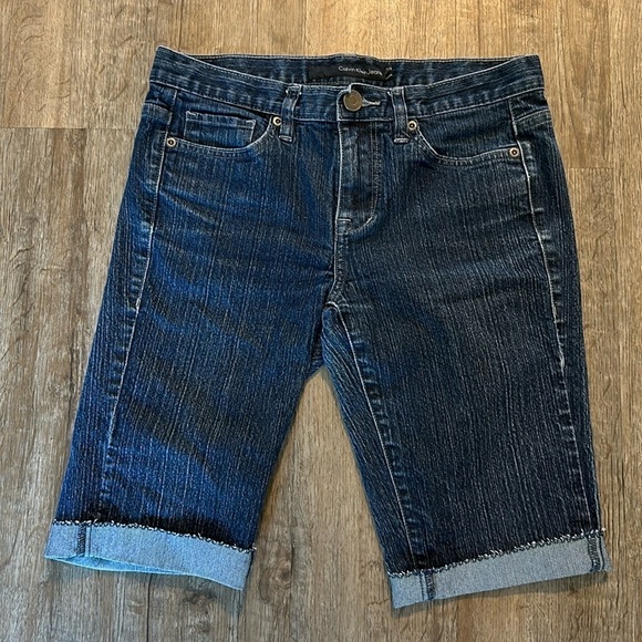 CALVIN KLEIN JEAN SHORTS SIZE(4) - Picture 1 of 9